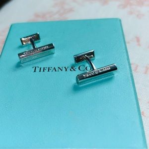 COPY - NOT SOLD!Tiffany and Co., sterling silver cufflinks. Never worn.